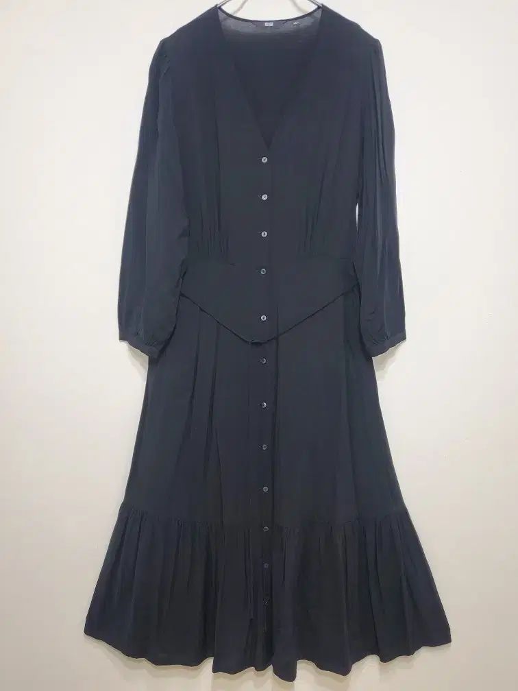 UNIQLO ブラック レーヨン ロング丈ワンピース