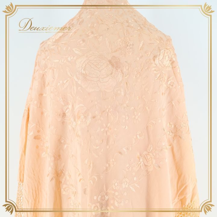 フラメンコ 衣装 マントン シージョ フレコ 四角形 スクエア 刺繍 サーモンピンク 薔薇 フリンジ 大判 大きい レッスン 練習 ダンス 小物 小道具 ピンク系 フレコ揺れ 大きめ 軽量 おしゃれ フラメンコスタイル イベント用 踊り衣装 レディース