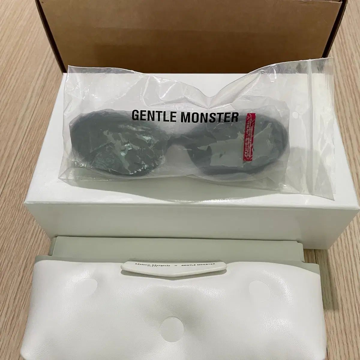  GENTLE MONSTER ジェントルモンスター Maison Margiela メゾンマルジェラ MM 005 ブラック サングラス 小物