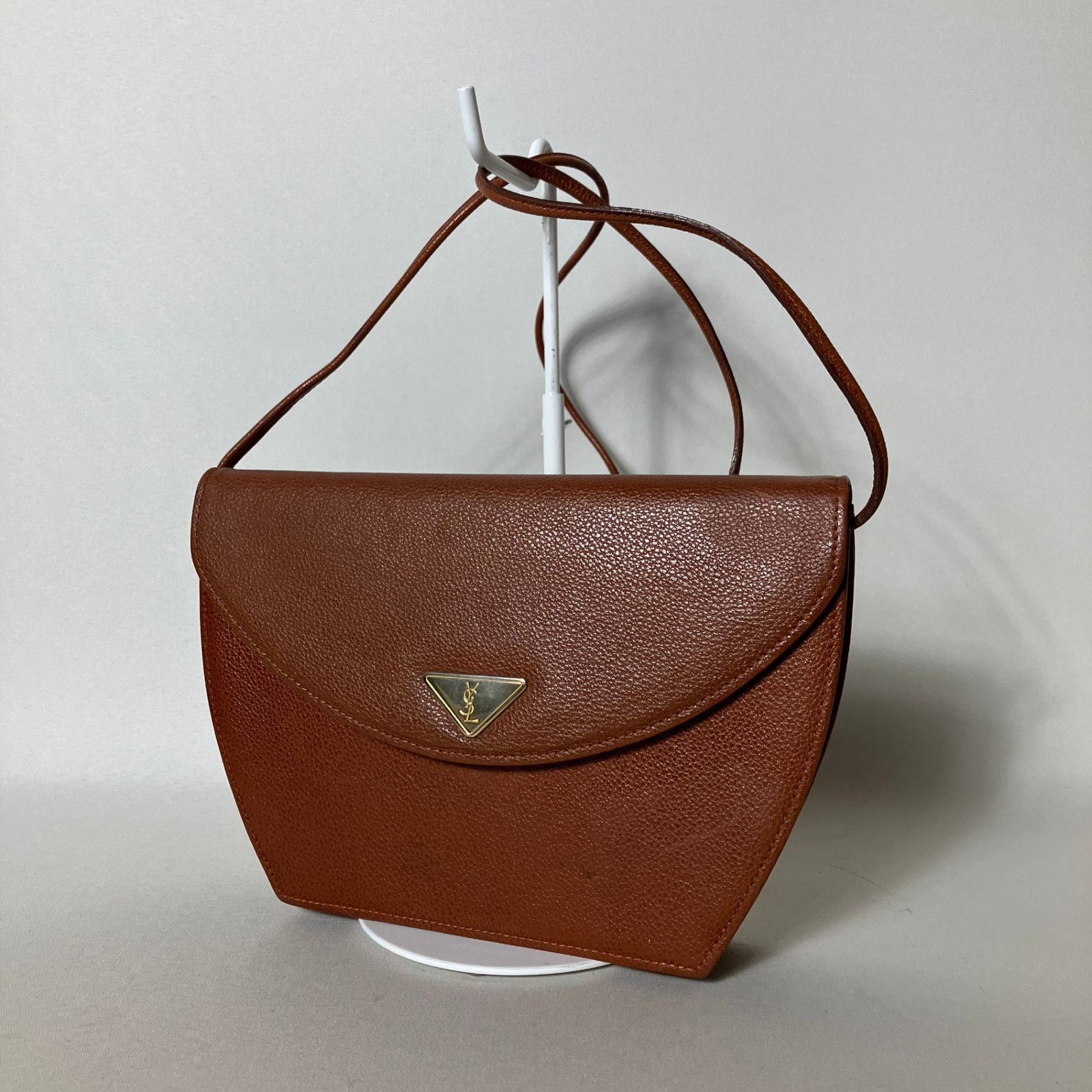 YSL イブサンローラン　本革　レザー　ロゴ　ショルダーバッグ　ブラウン Yves Saint Laurent（イヴ・サンローラン） ロゴ ショルダーバッグ