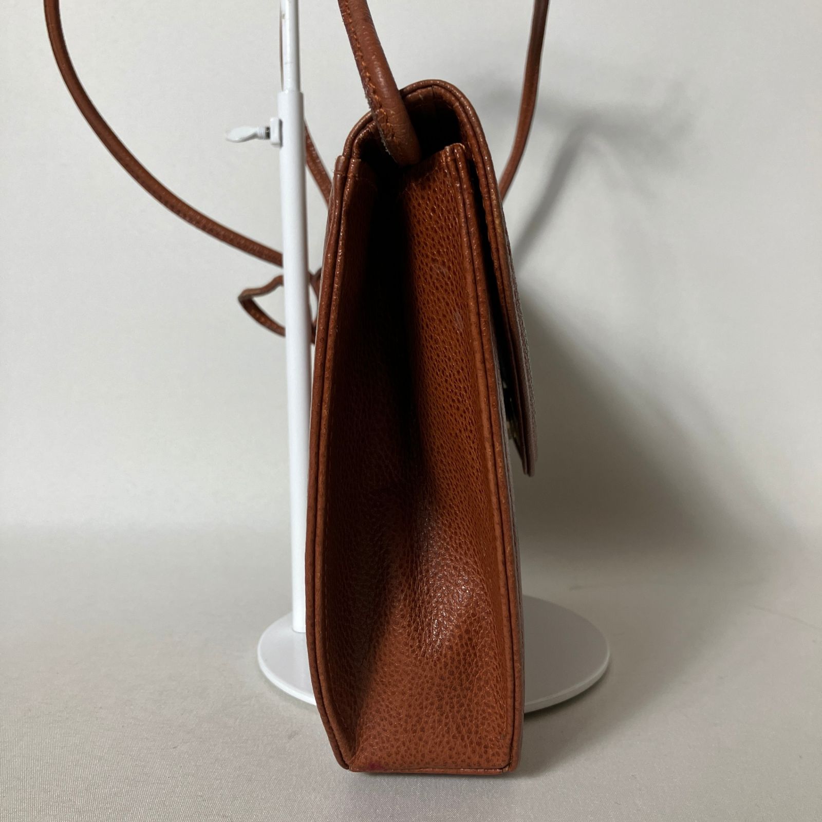 YSL イブサンローラン　本革　レザー　ロゴ　ショルダーバッグ　ブラウン Yves Saint Laurent（イヴ・サンローラン） ロゴ ショルダーバッグ