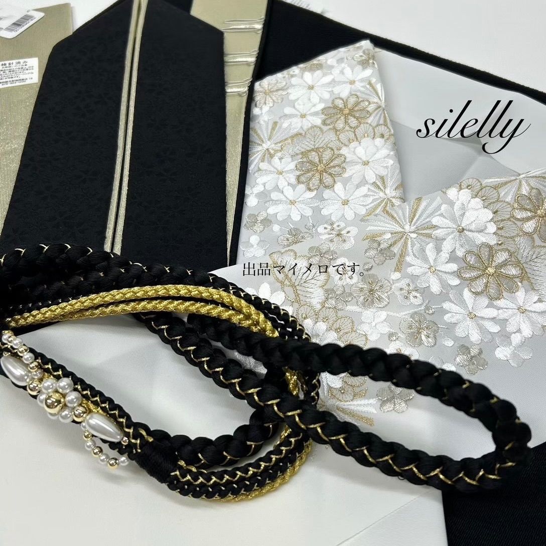 帯締め 帯揚げ 重衿 半衿 4点 絹 花型 黒金 ちりめん シルエリー 成人式 成人式振袖 前撮り 卒業式 成人式前撮り ママ振袖 バイカラー 晴れの日コーデ 振袖小物 着物小物 和装コーデ モノトーン 系 刺繍半衿 着付け小物 ランクUP