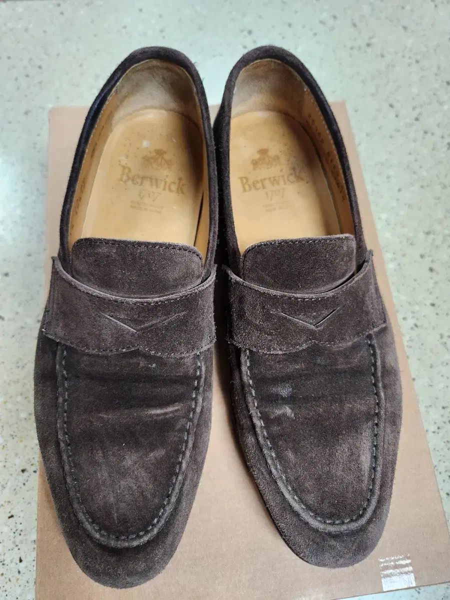 40 Berwick バーウィック 1707 5123 ブラウン スウェード ローファー