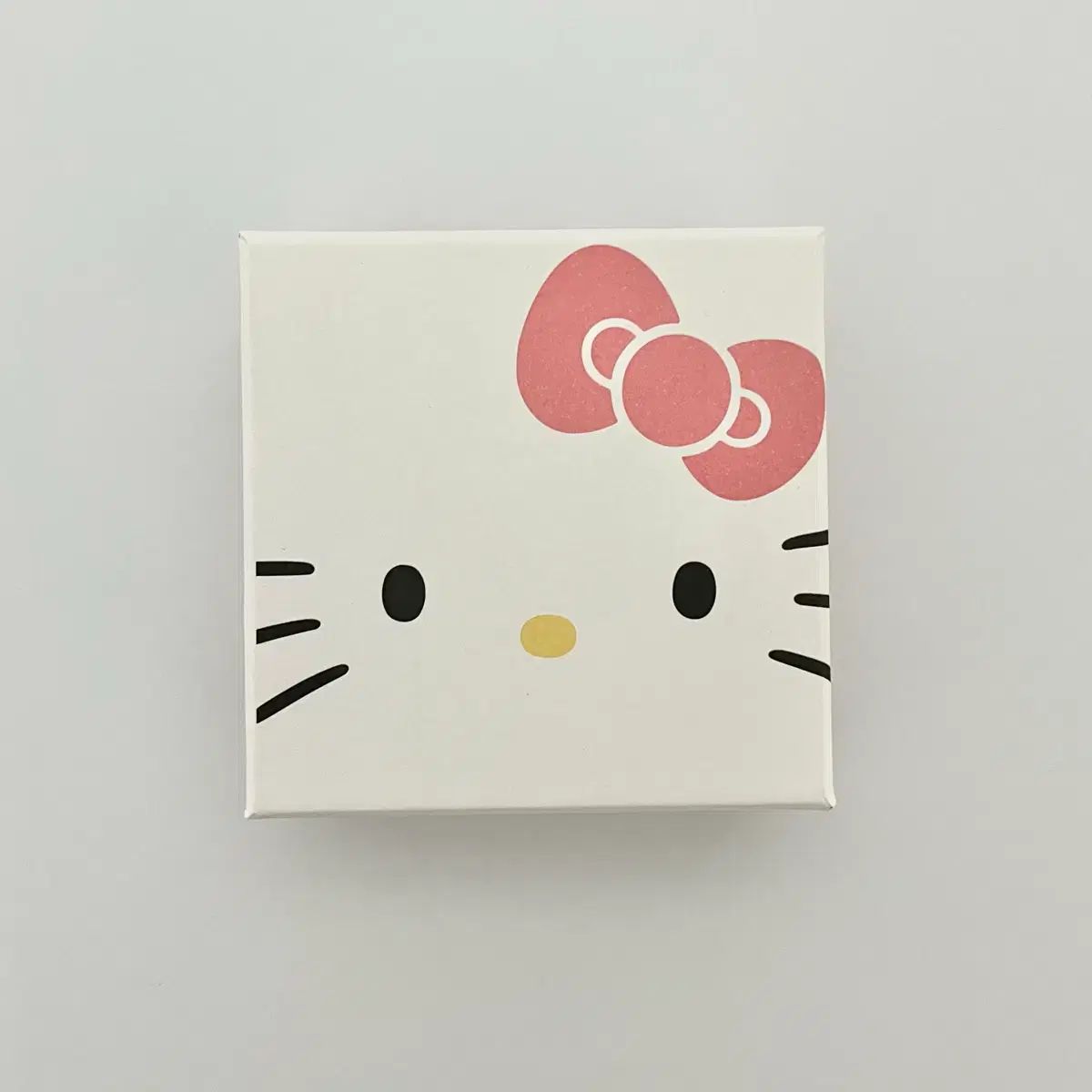 新品）幸運いっぱい ハローキティ 四つ葉のクローバー キーホルダー