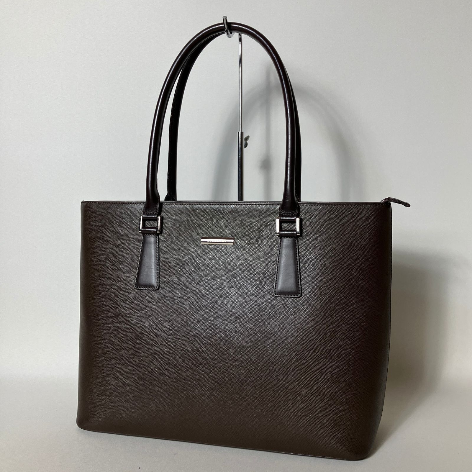 2512 39 バーバリー ショルダーバッグ レザー ダークブラウン