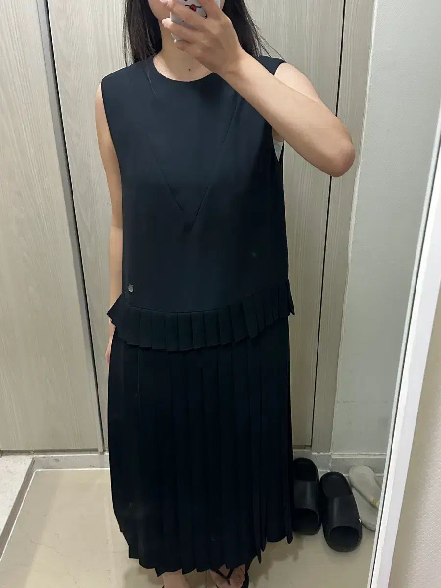 ラッキースーエト プリーツ ロング丈ワンピース