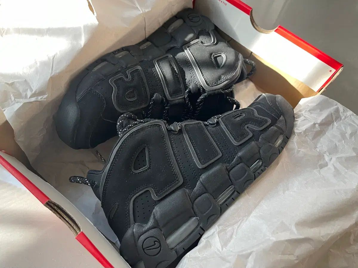 ナイキ エア モア アップテンポ ブラック スニーカー 17 18 250