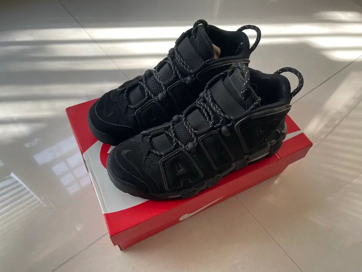ナイキ エア モア アップテンポ ブラック スニーカー 17 18 250