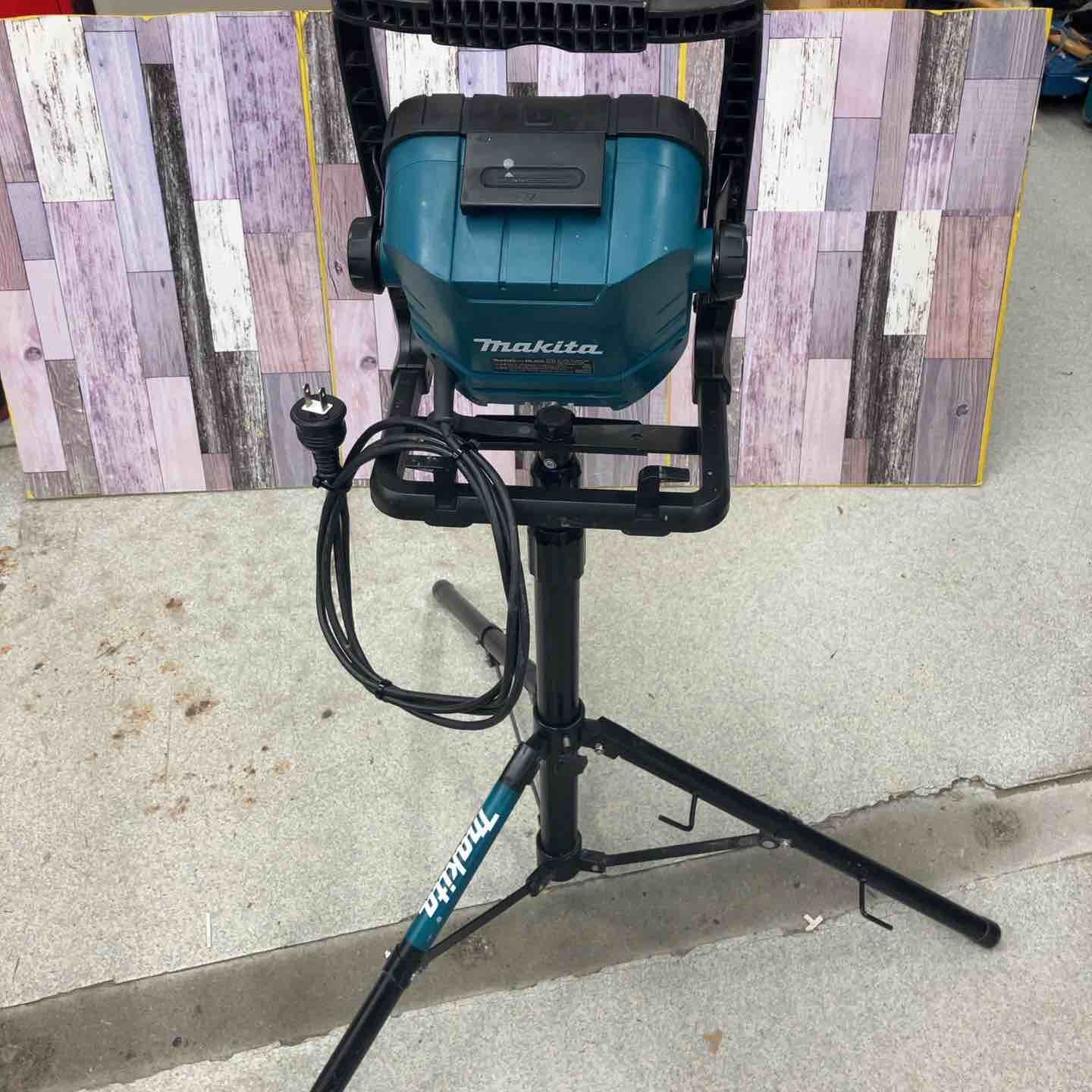 マキタ makita コードレスLEDスタンドライト ML 805