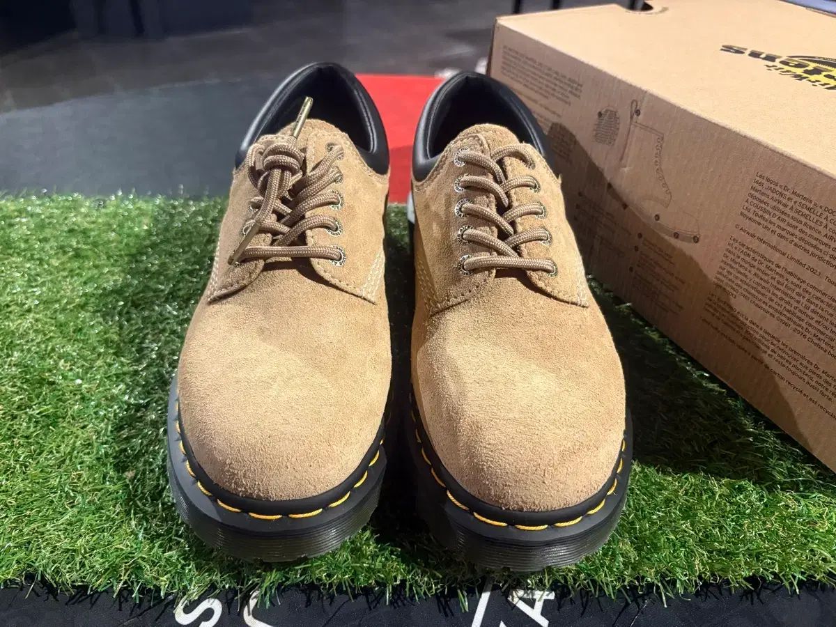 ドクターマーチン ベージュ