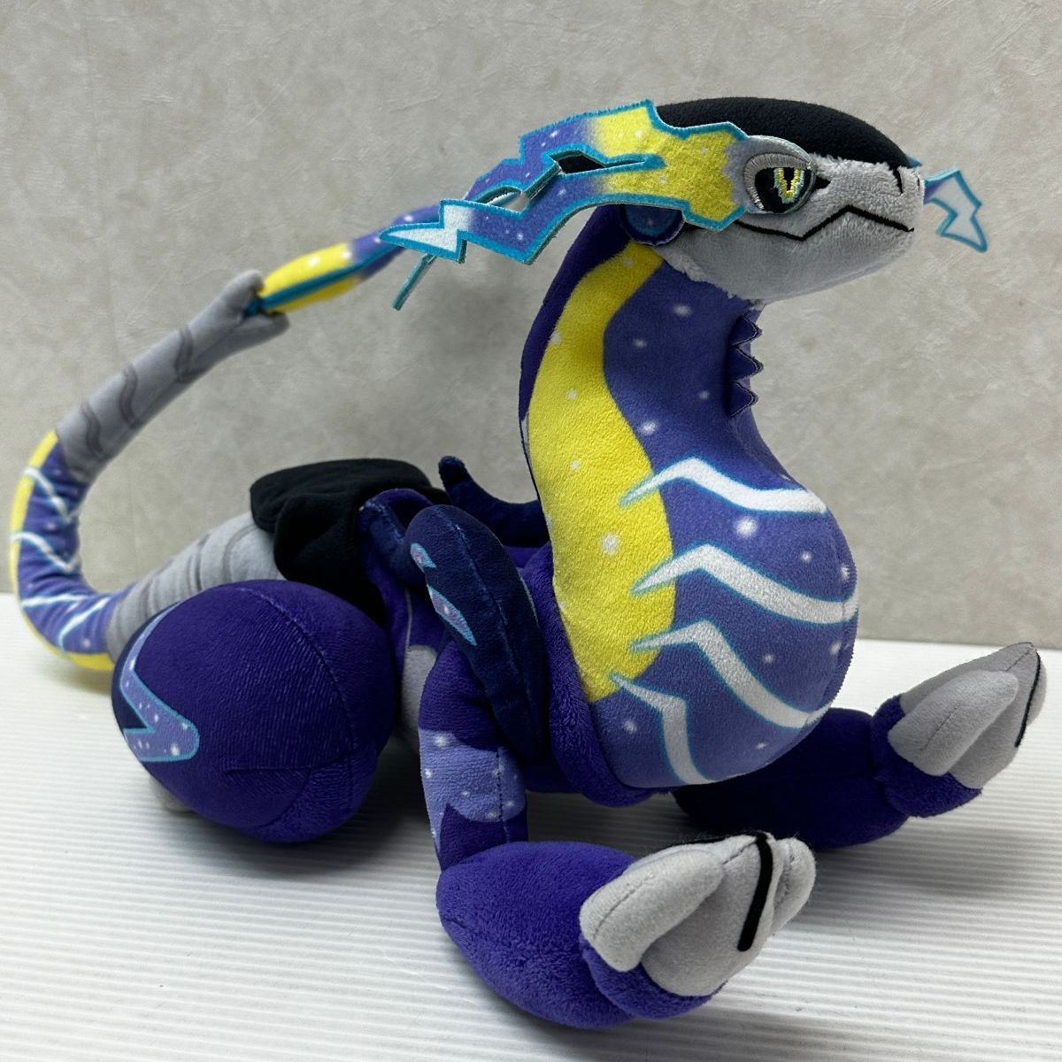 【中古品】ミライドン　ポケモンセンター　伝説ポケモン Amazon.co.jp: ポケモンセンターオリジナル ぬいぐるみ ミライドン 25