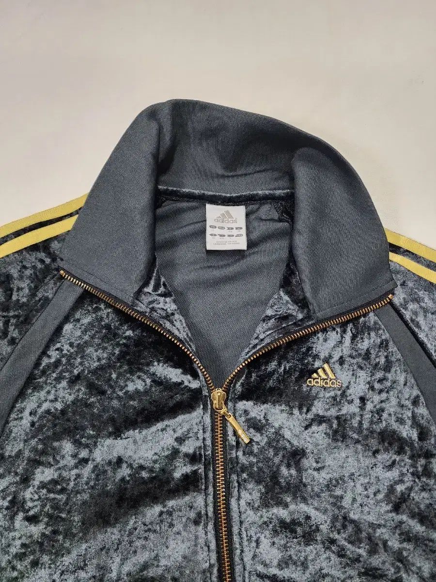 アディダス 日本