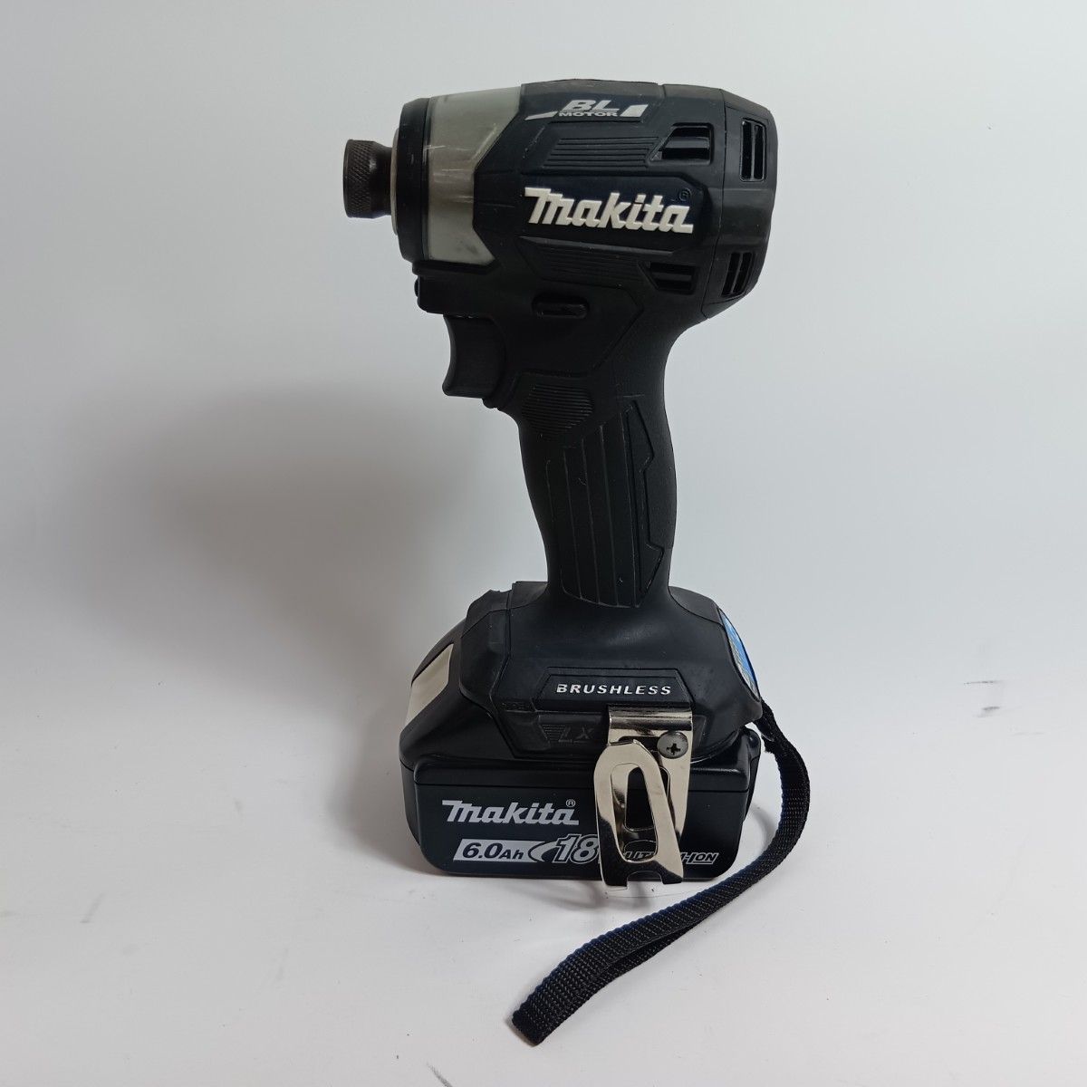 MAKITA マキタ インパクトドライバ ブラック 程度B 充電器 充電池 ケース付 コードレス式 18 v 6 0 Ah キズ ヨゴレ有