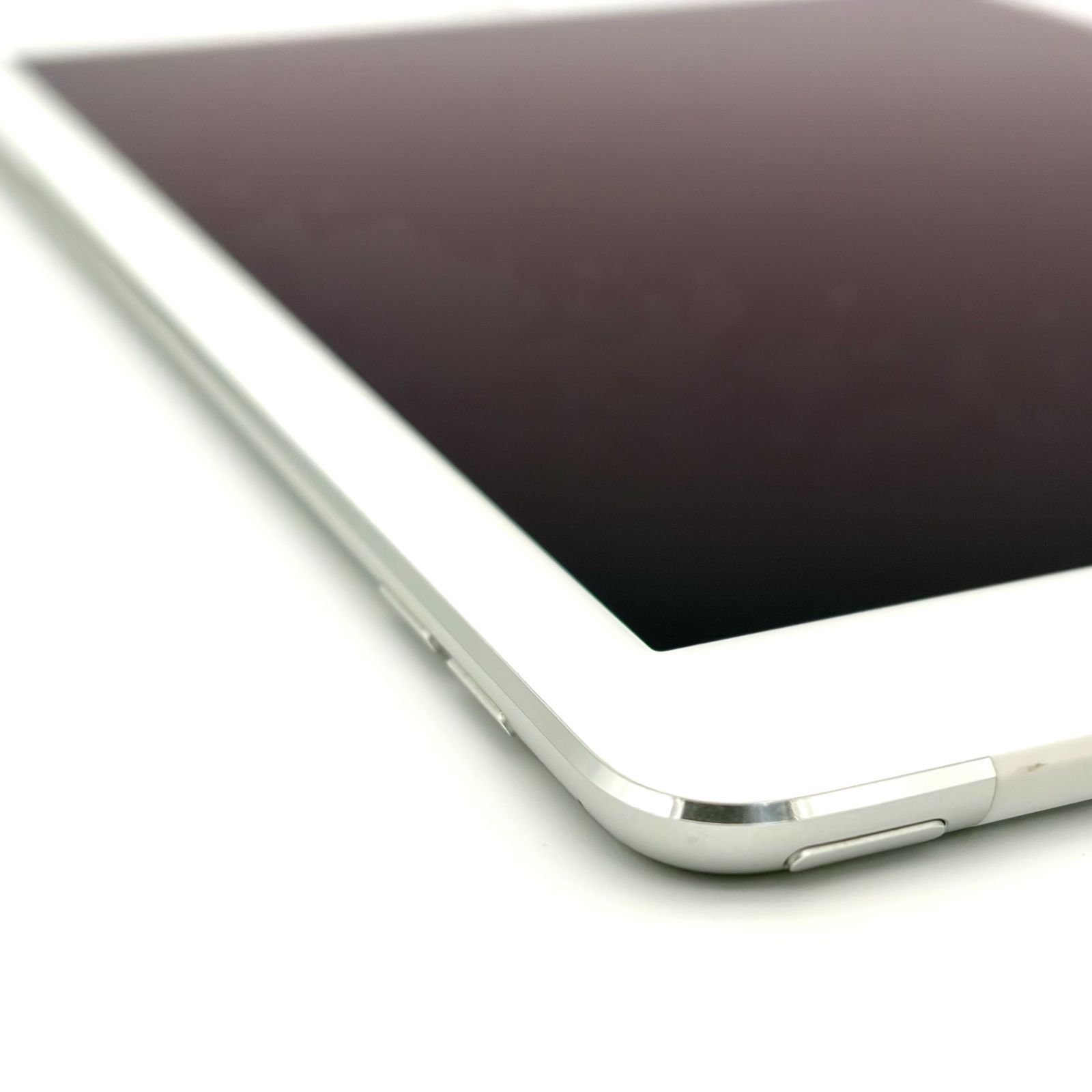 iPad Air（第2世代）セルラー ドコモ 16GB シルバー【管理コード08035