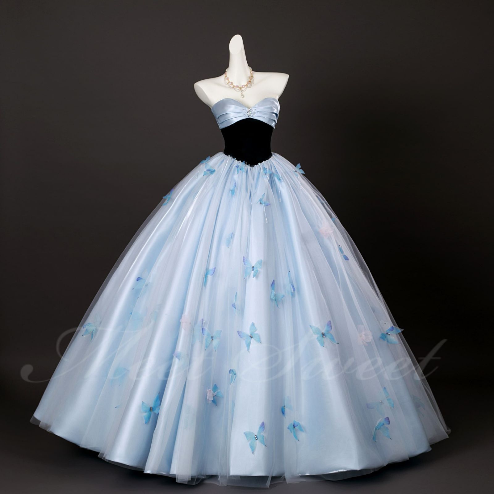 演奏会ドレス 青 スカイブルー ベアトップ 蝶 カラーロングドレス ステージドレス ロングドレス ステージ衣装 演奏会 発表会 高校生 ピアノ発表会 結婚式 二次会 Aライン プリンセスドレス 舞台衣装 イブニングドレス コンサート かわいい 大きいサイズ