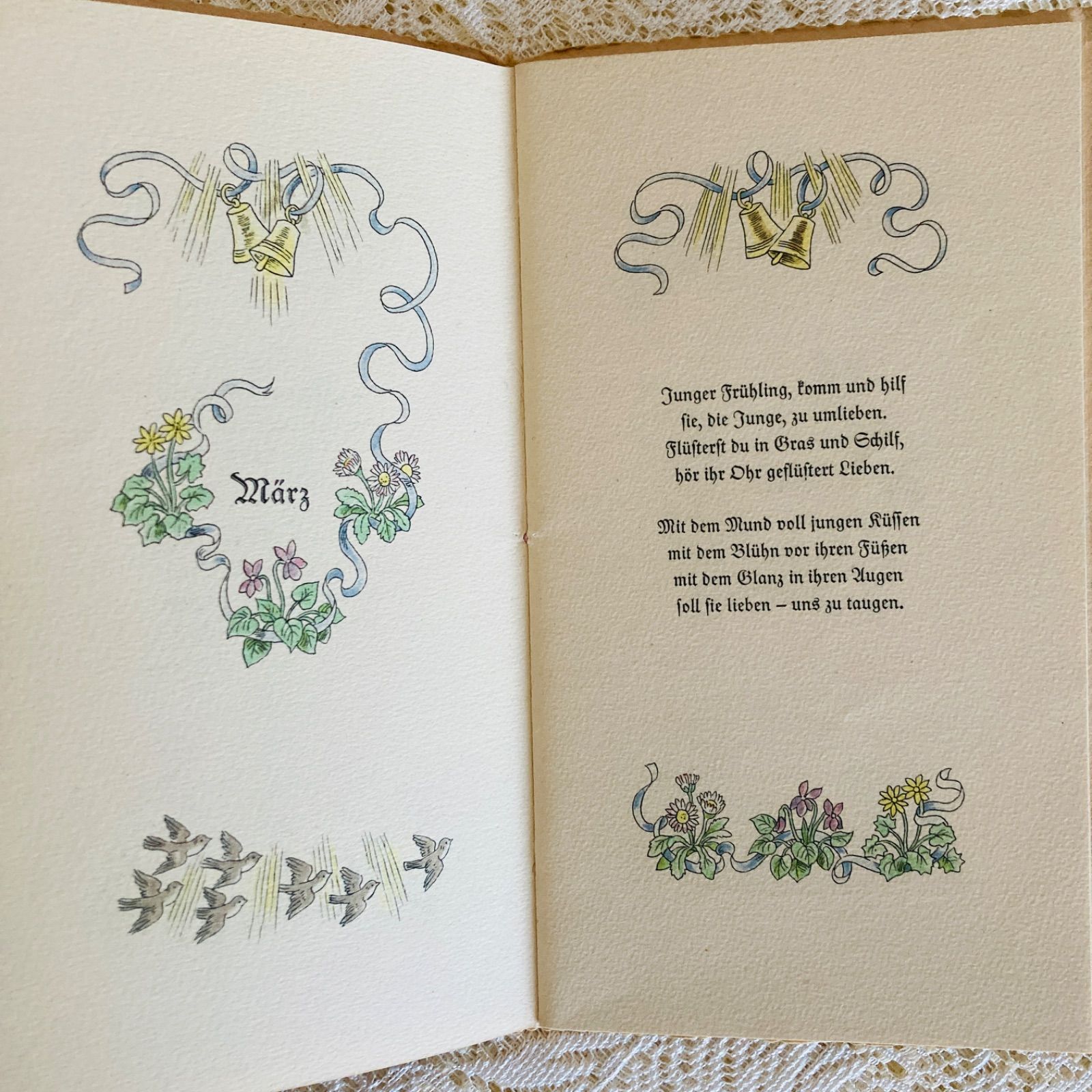 ドイツのヴィンテージ詩集 クラシカルな書体と繊細な挿絵 インテリア
