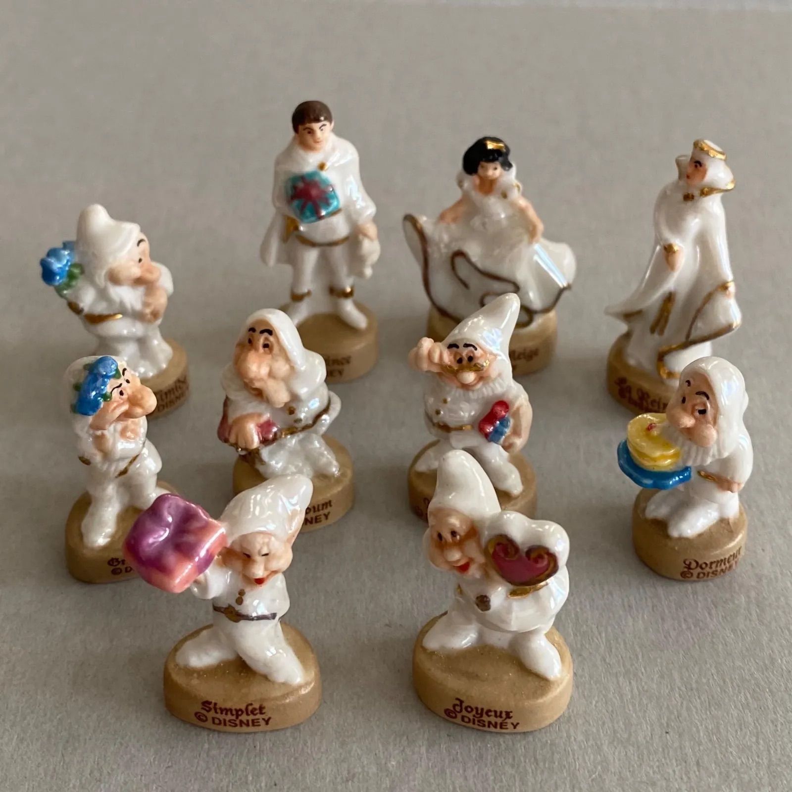 白雪姫のフェーブ 10点セット ディズニー フランス雑貨 陶器ミニチュア ブロカント ヴィンテージ 蚤の市 幸運の小さな陶器