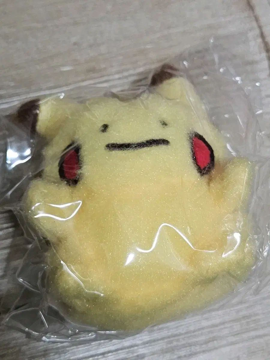 メタモン 変身中 ピカチュウ マスコット ガチャ 韓国