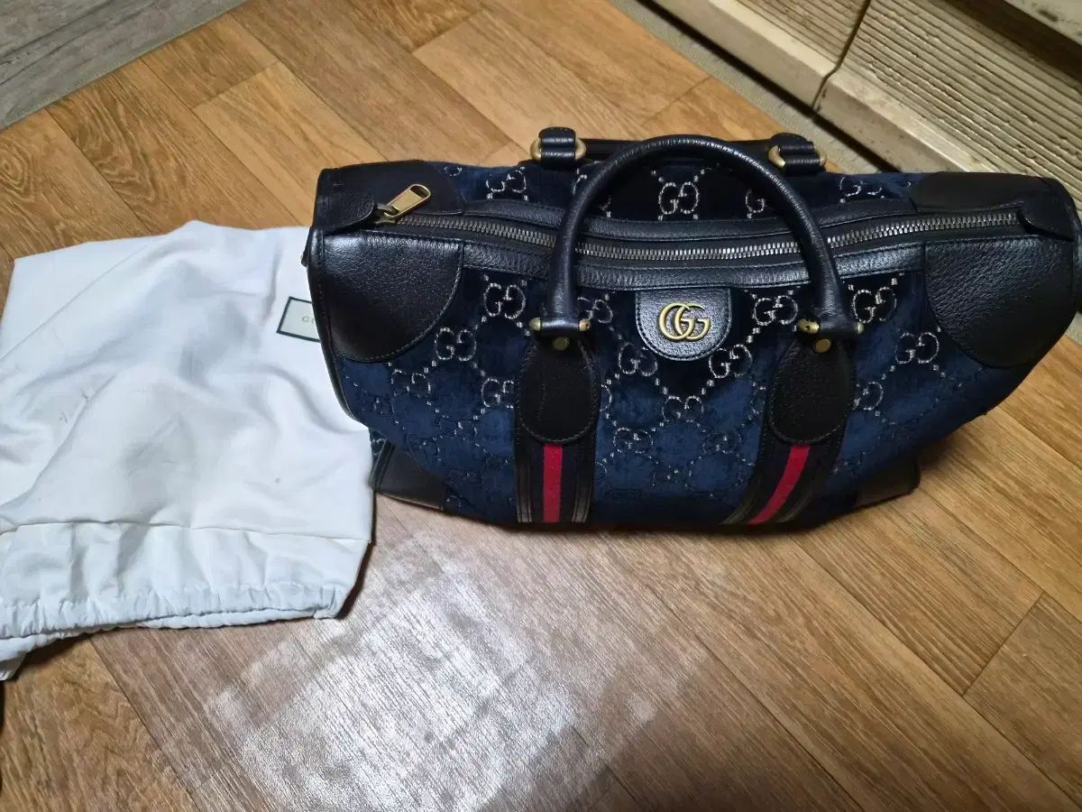 グッチ GGツアーベルベット トートバッグ ミディアム ツアーベルベット クラッチバッグ