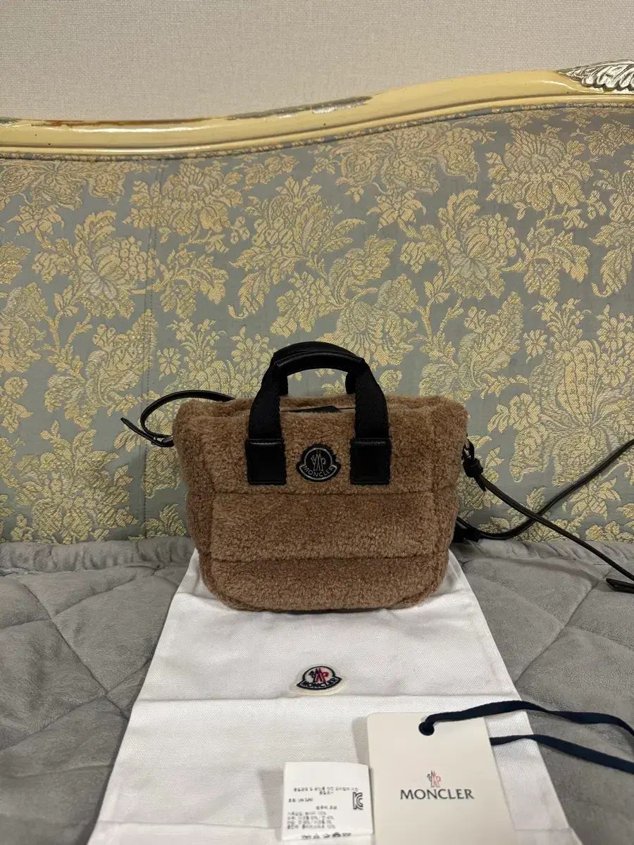 MONCLER テディ クロスバック