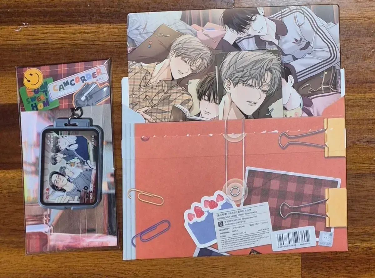 BOMTOON スナップパック ビデオカメラ キーホルダー ステビ ハニートラブル ～甘い罠にはご用心を!?～ デニムレイ バッグアップ 종가 ブレーカー