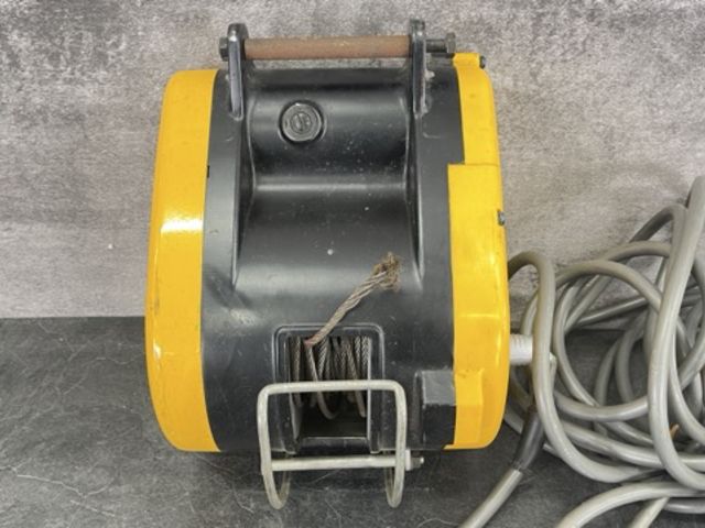 小型ウィンチ RYOBI リョービ 電動ウインチ WI-61 C 小型 電動 吊り上げ 最大吊揚荷重60 kg 難あり|515532