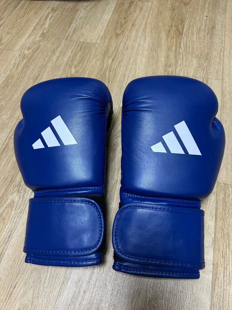 アディダス ボクシング グローブ 青 カラー