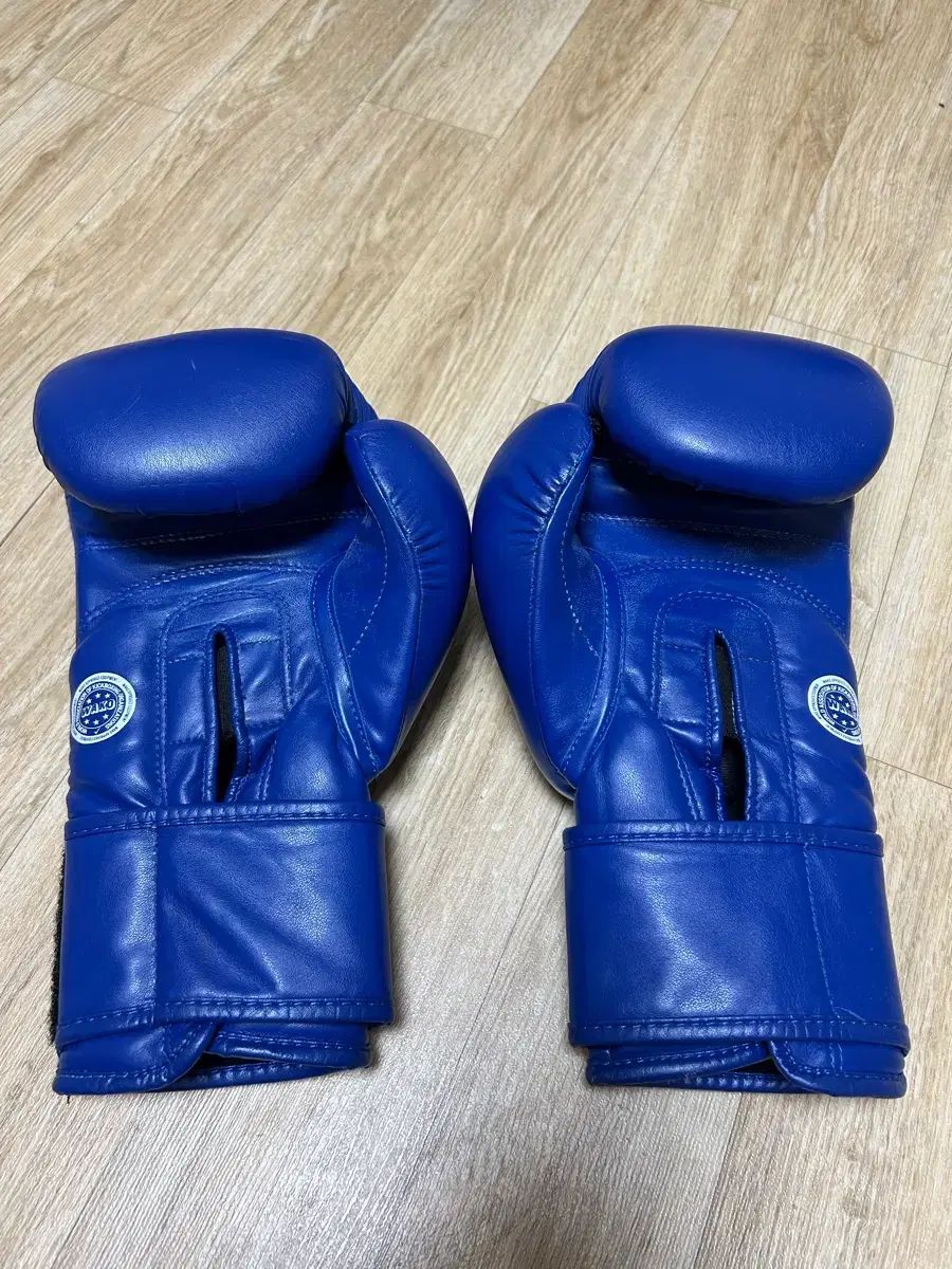アディダス ボクシング グローブ 青 カラー