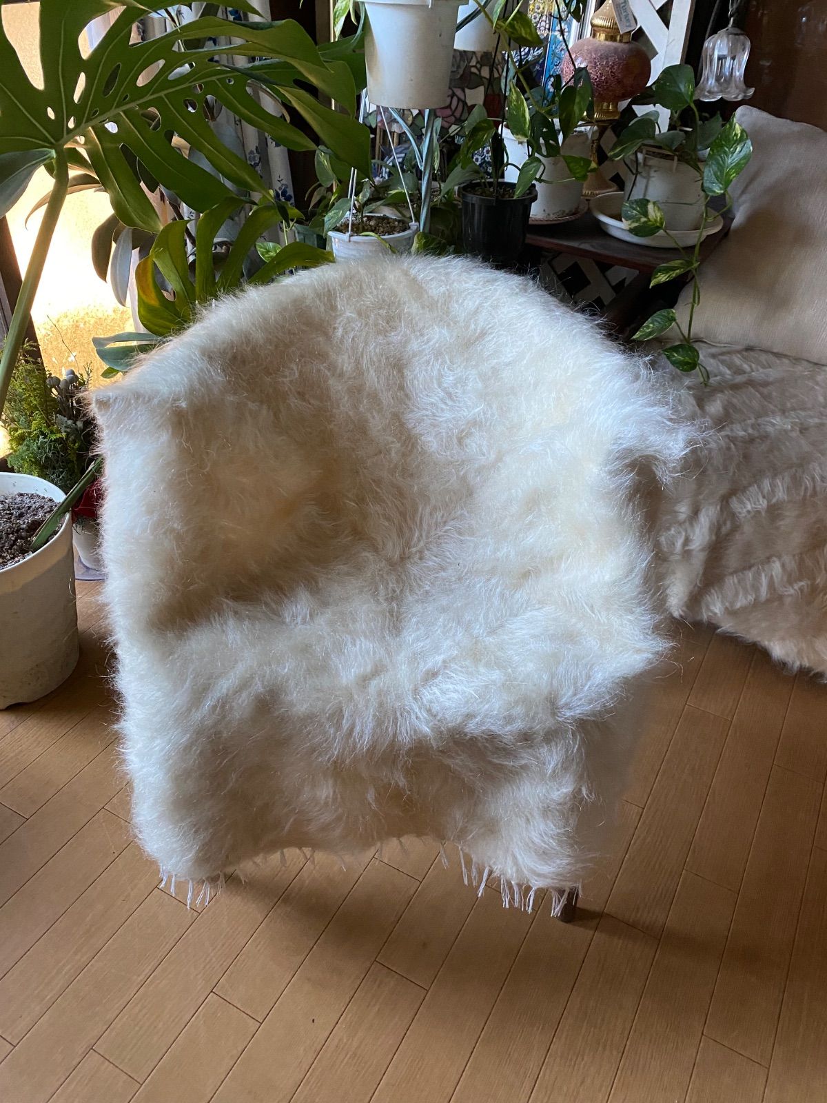 トルコのシイルトバッタニィエを知ってますか アンゴラヤギのモヘアのみでふわふわに織られた遊牧民の毛布 人にも動物にも優しい四季を通じて便利な優れもの ラグはもちろんソファや膝掛け 椅子や車にも お試し価格数枚のみ19800円→16800円 贅沢で暖かい