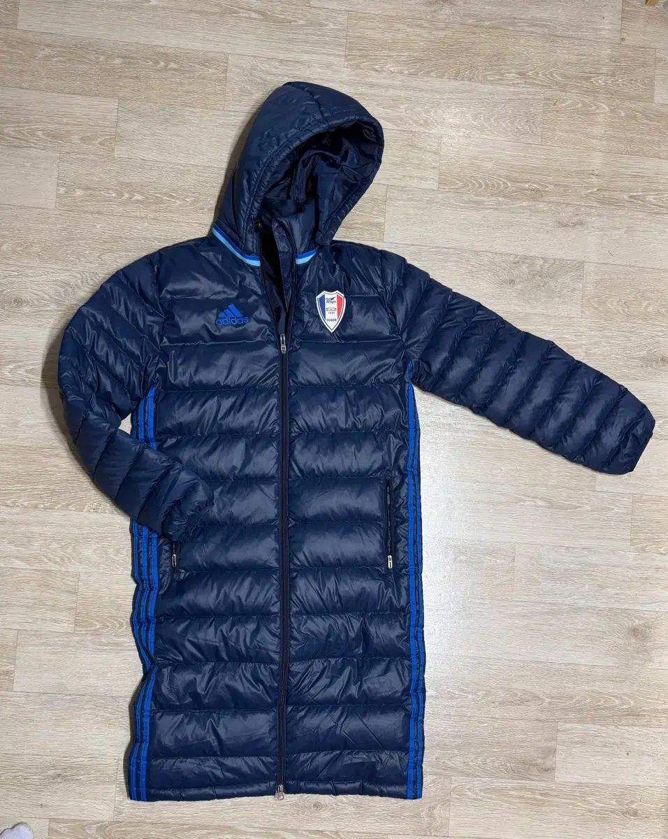 adidas アディダス 水原三星ブルーウィングス ダックダウン ロング丈 ダウンジャケット
