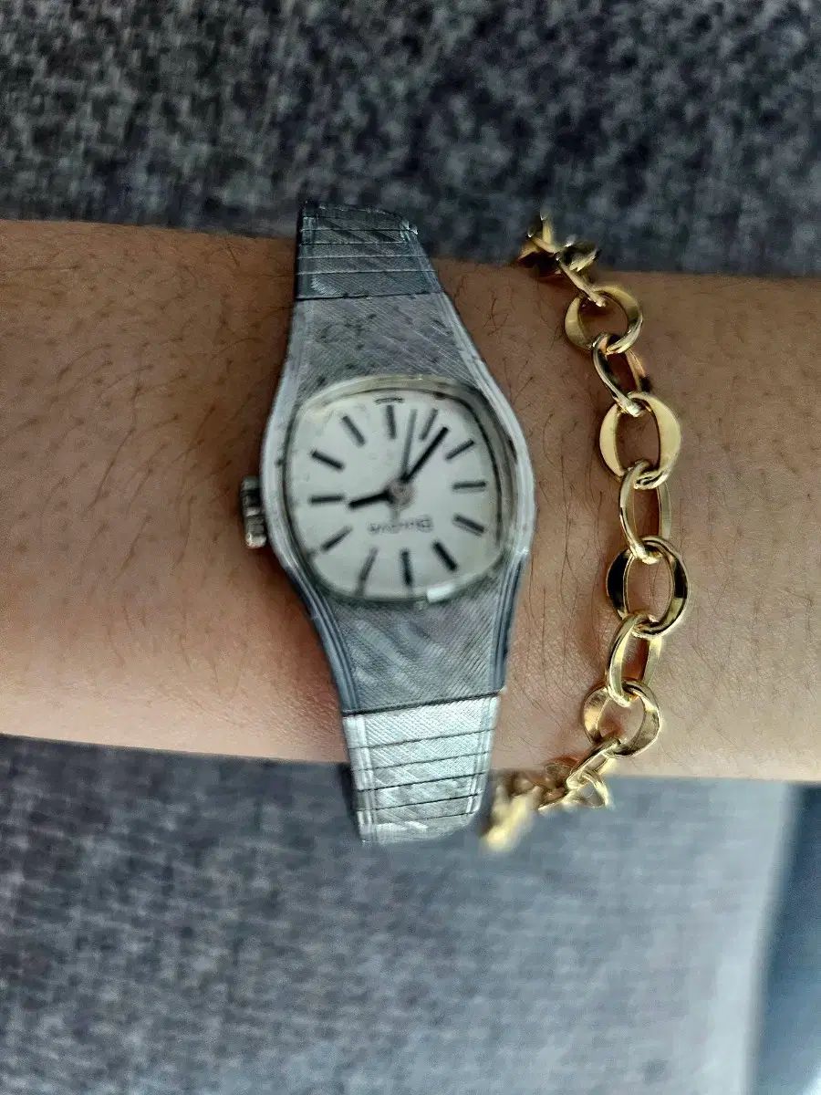 BULOVA レディース手巻きリストウォッチ