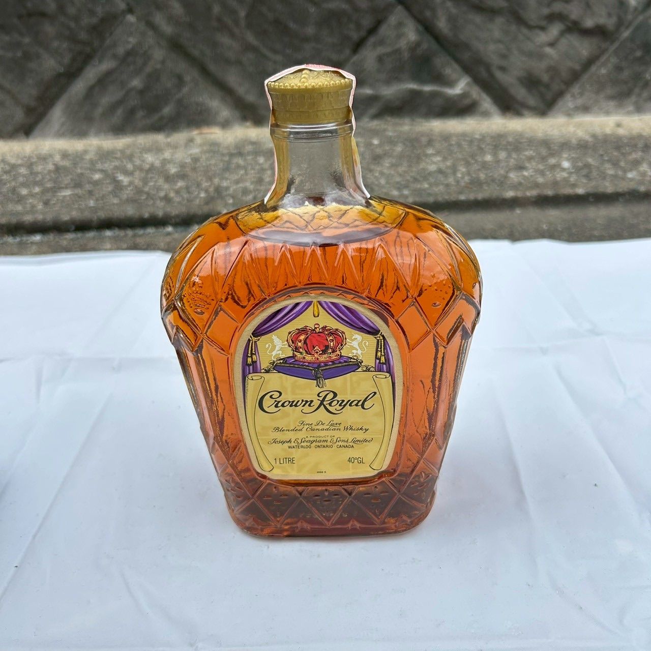 クラウンロイヤル 1982年 箱・袋付 40度 1000ml - メルカリ