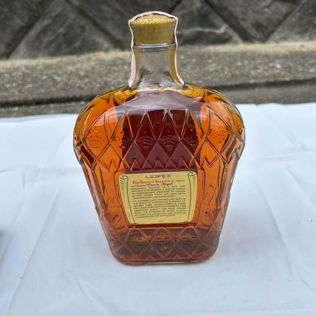 【1982年製/箱・袋付】クラウンローヤル ウイスキー 750ml 未開栓 古酒 クラウンロイヤル 1982年 箱・袋付 40度 1000ml - メルカリ
