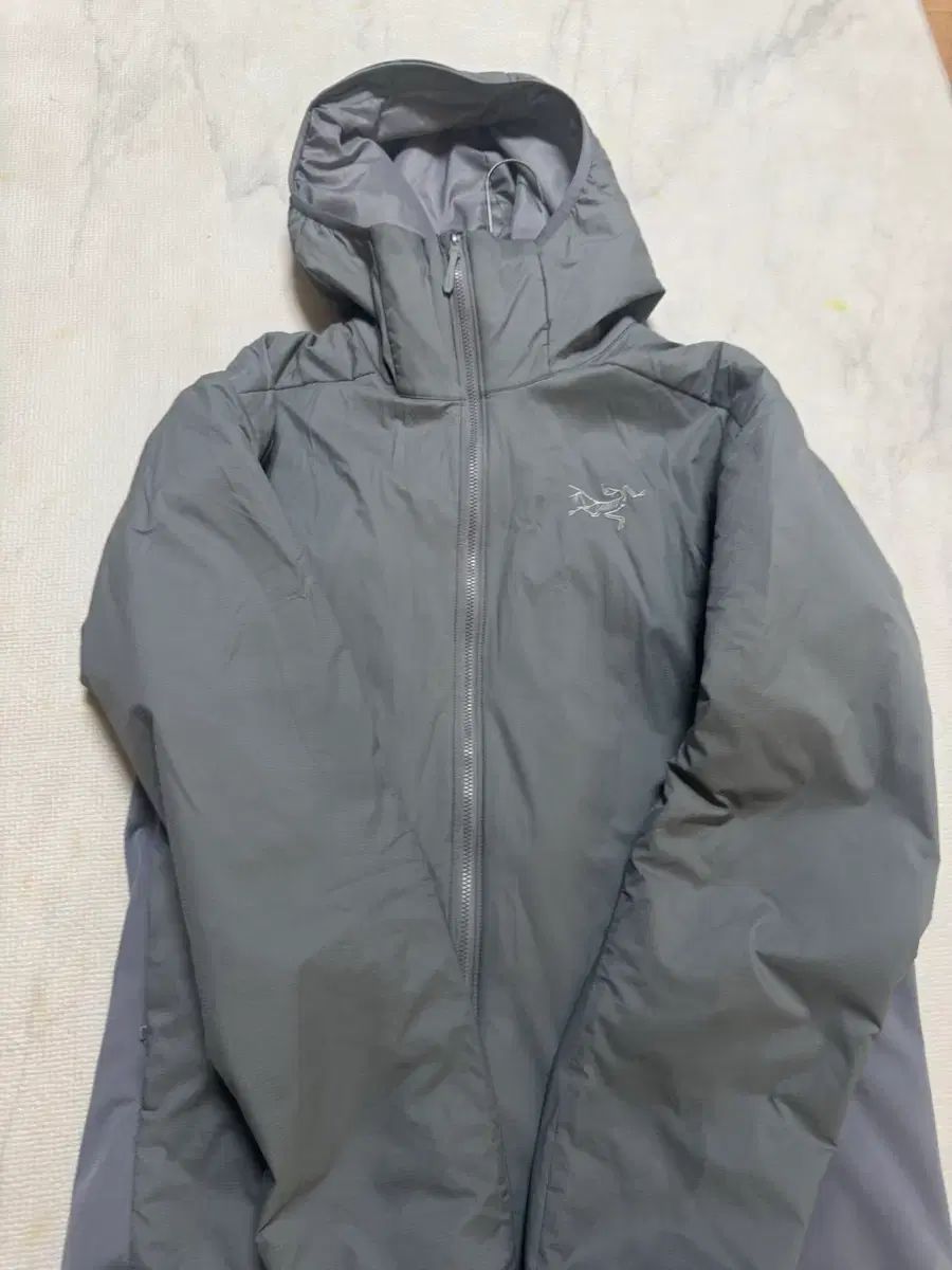 ARC TERYX アトムフーディ ボーイ M