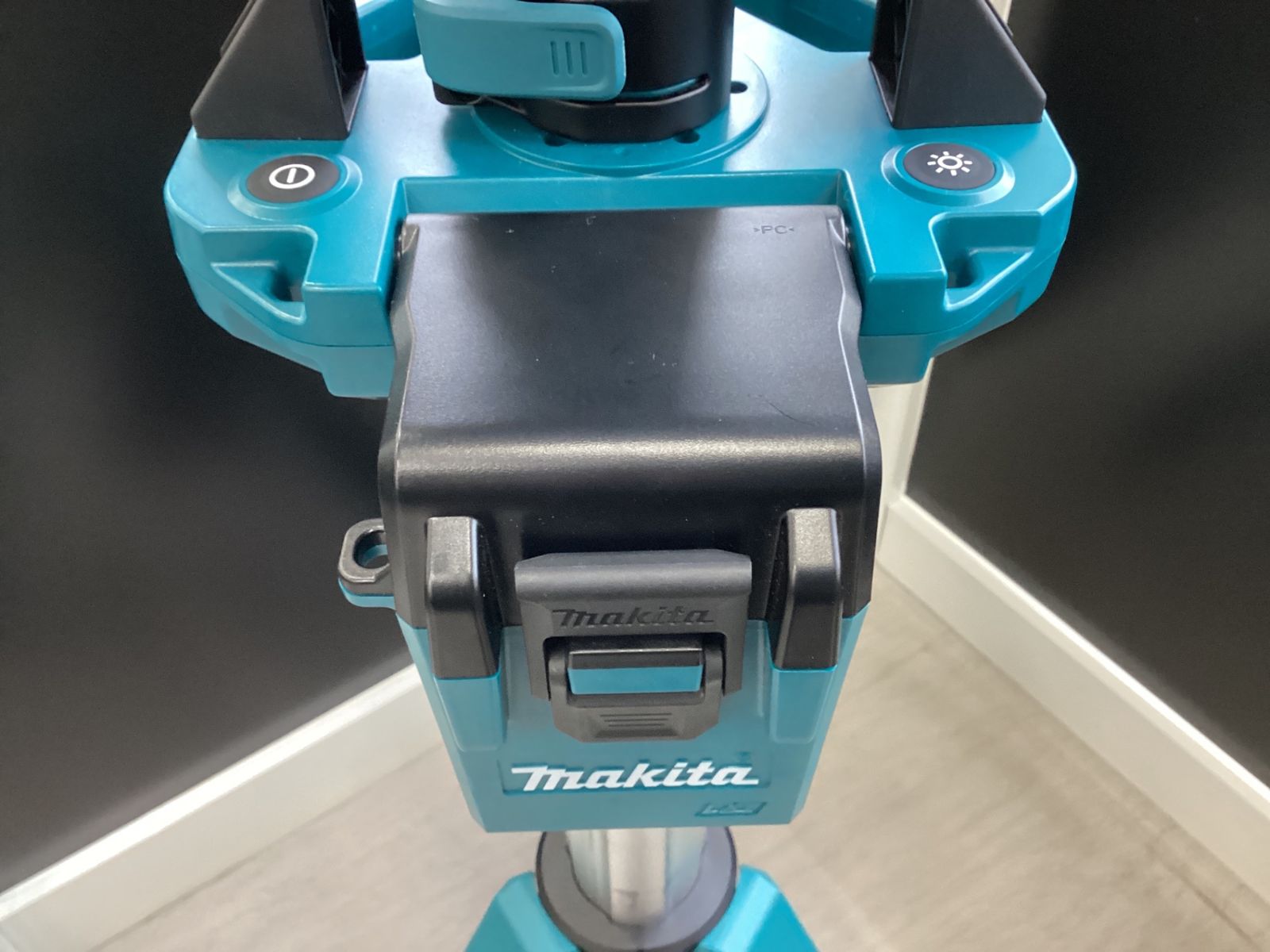  マキタ makita コードレスタワーライト ML 814 作業用エプロン 充電器 その他 電動工具 エア工具