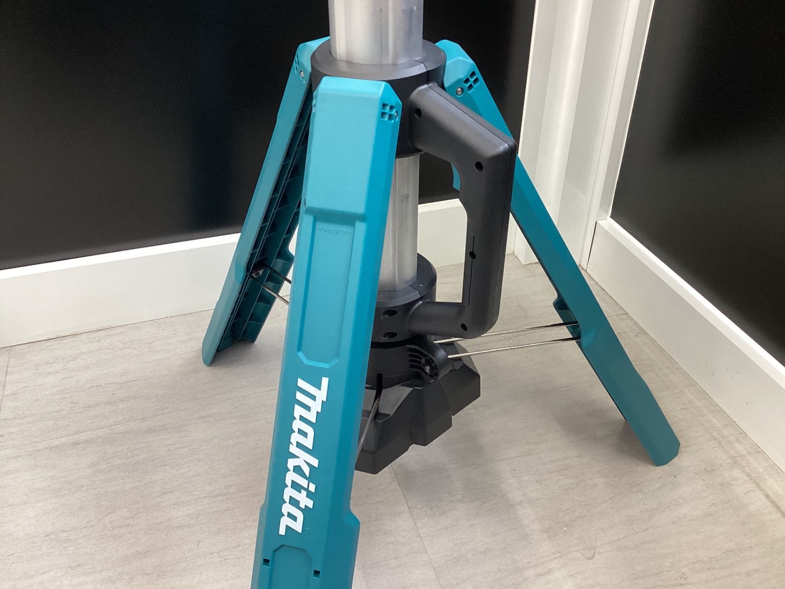 コードレスタワーライト