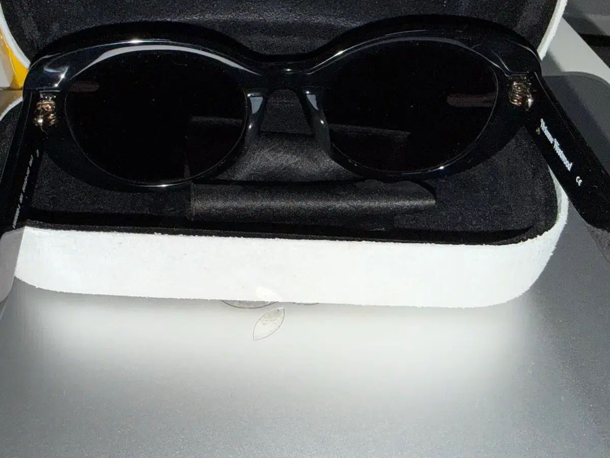 Vivienne Westwood ヴィヴィアン ウエストウッド サングラス ブラック VW 5068