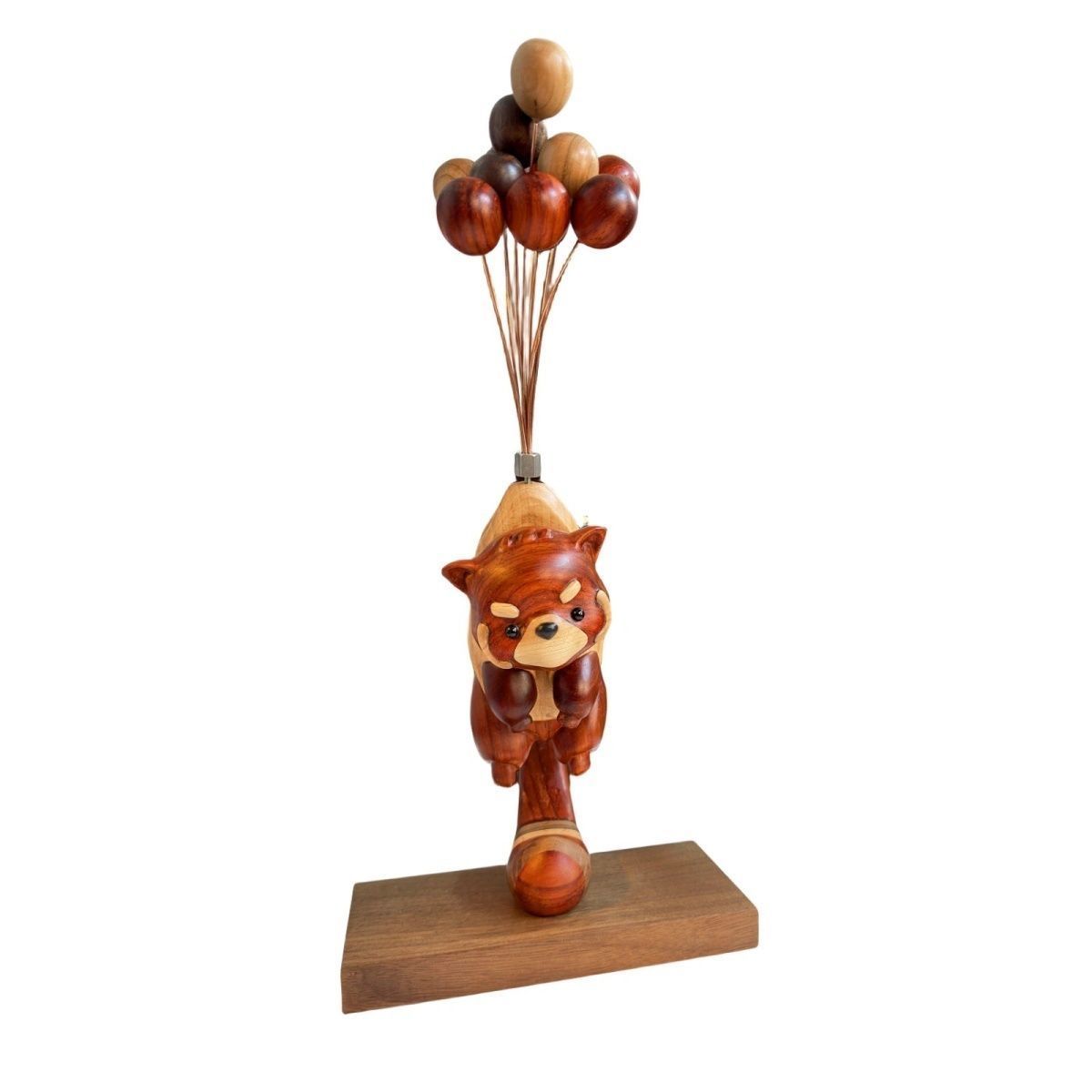 純手工制作 冷たい森の空飛ぶペット 気球のレッサーパンダ アライグマ 木彫り デスクトップ インテリア ナチュラル 原木風 置物
