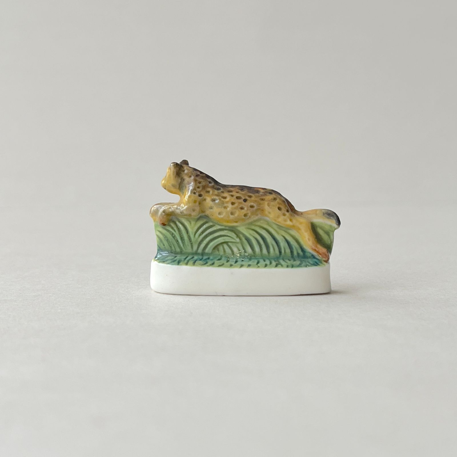 フェーヴ チーター 世界の動物 フランス フェーブ ミニチュア陶器