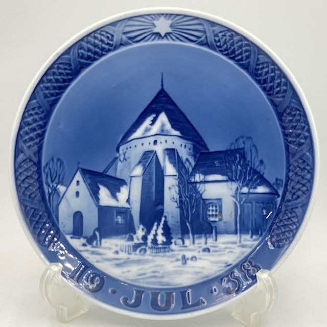二級品 ロイヤルコペンハーゲン イヤープレート 1938年 Round Church in Osterlars on Bornholm ウスタラースの半円形の教会