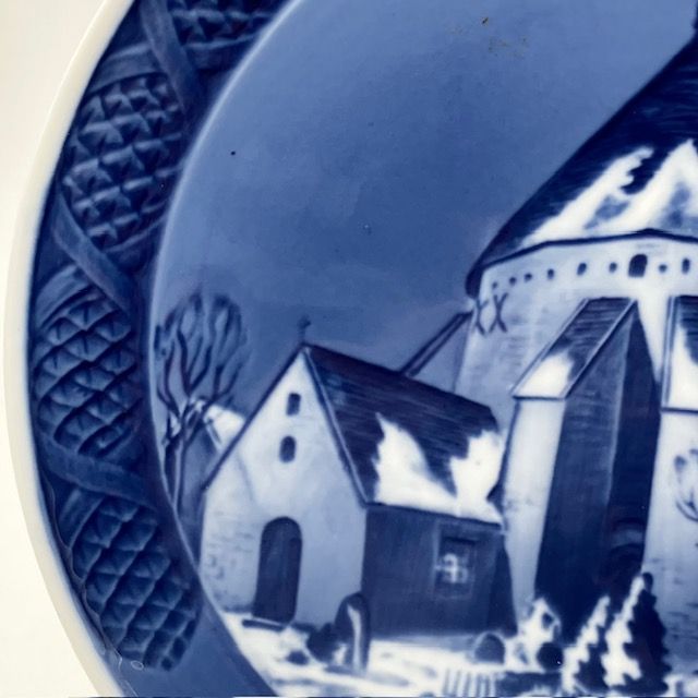 ロイヤルコペンハーゲン 「ウスタラースの半円形の教会」 ロイヤル