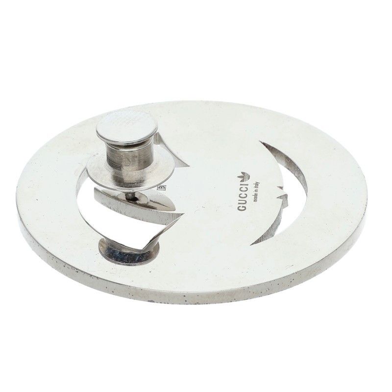 adidas ロゴピンバッチブローチ