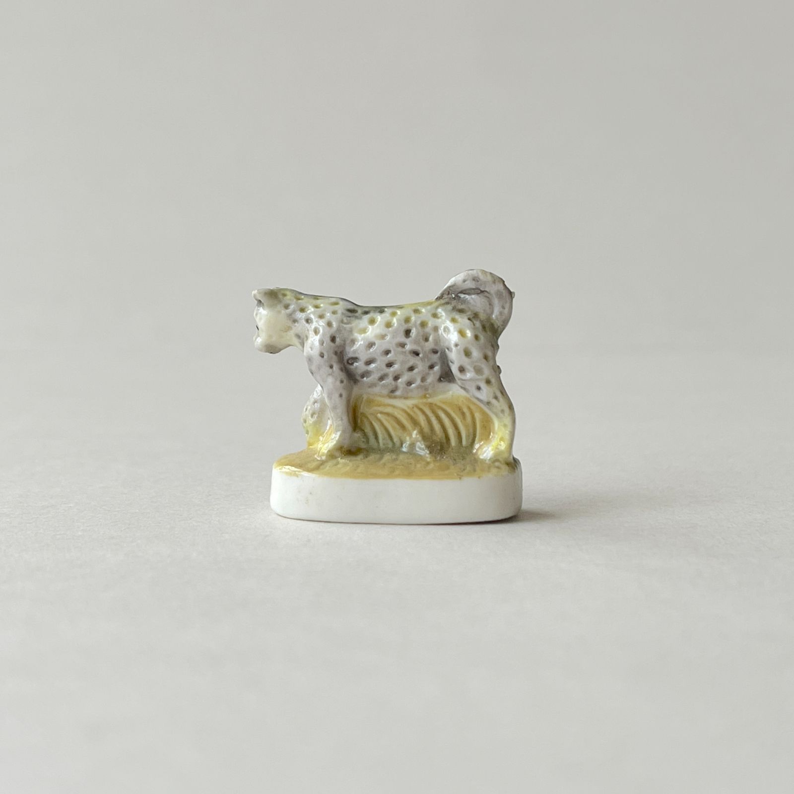 フェーヴ ヒョウ 世界の動物 フランス フェーブ ミニチュア陶器 - メルカリ