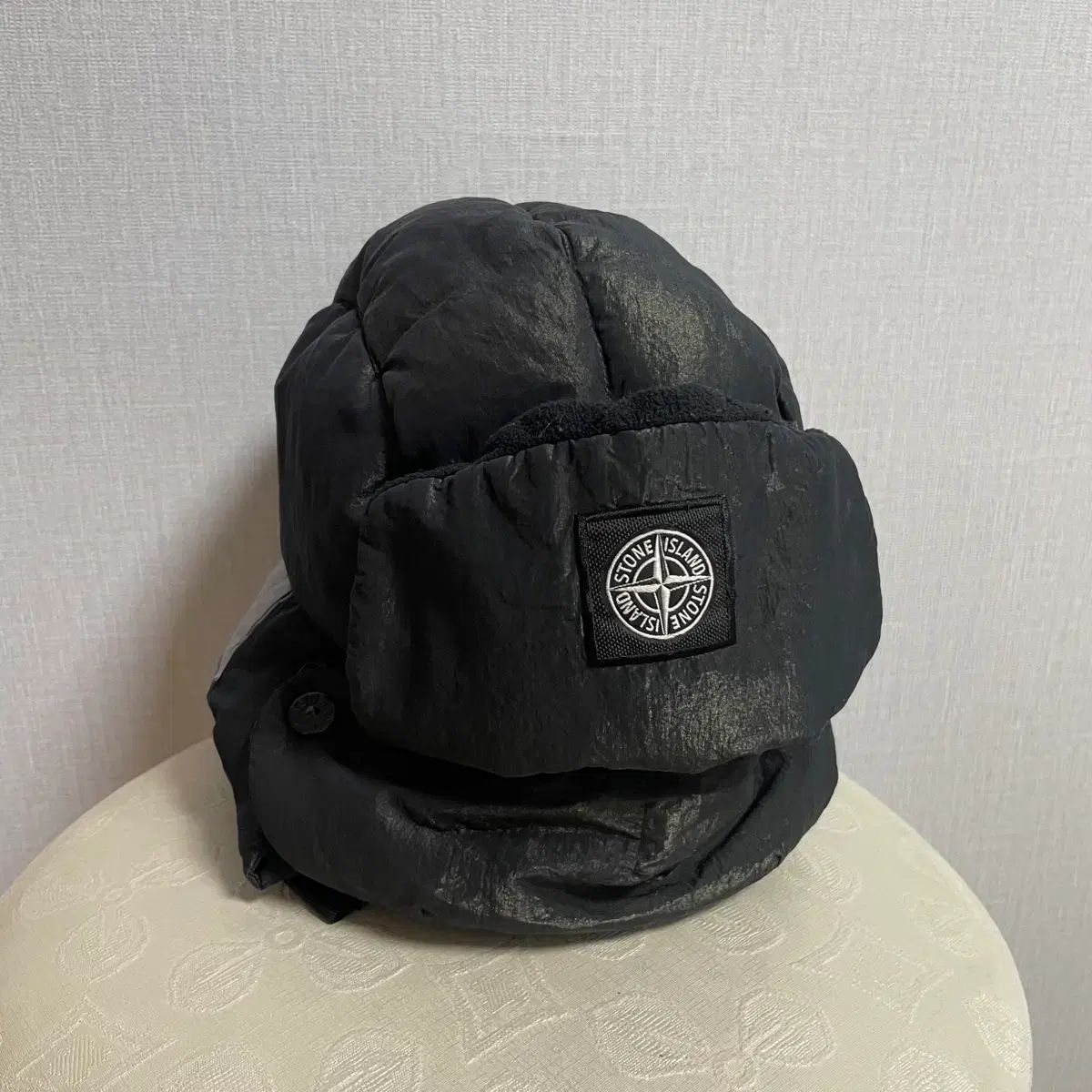 L ストーンアイランド ブラック ダウン トラッパーハット