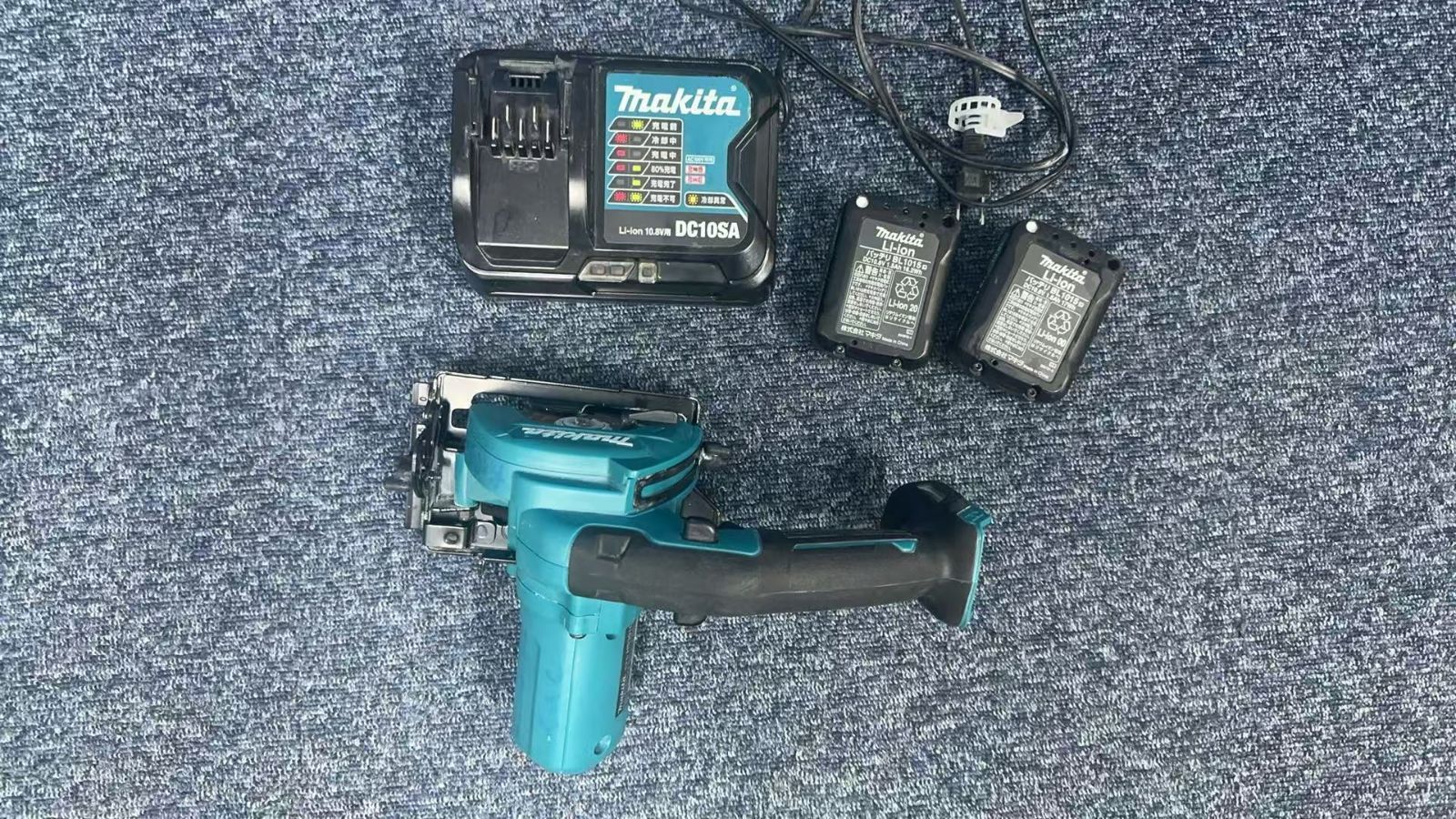 マキタ 充電式マルノコ10 8 V青 刃径85 mm 切込25 5 HS 301 DZ バッテリー 充電器付き