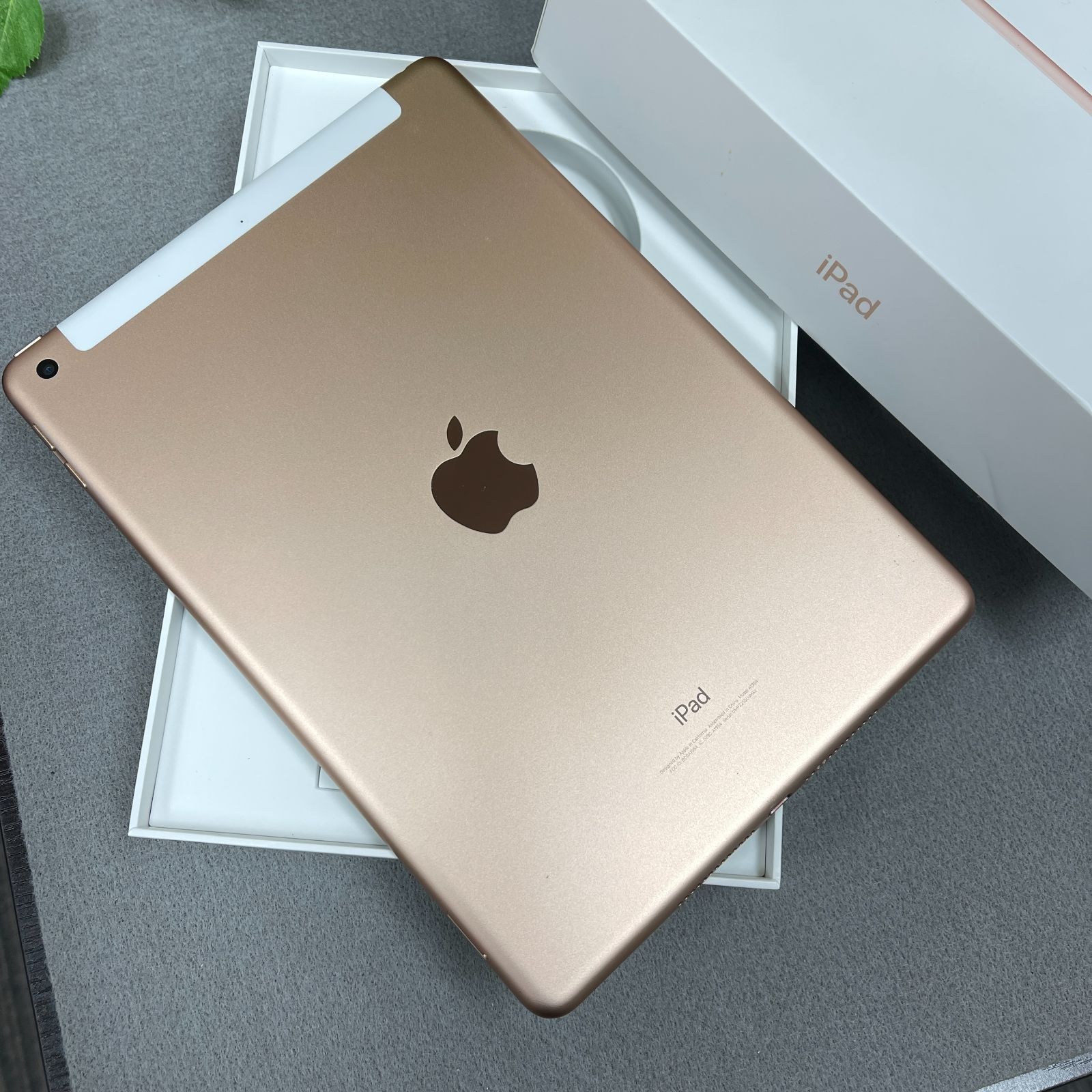 iPad 第6世代 2018 32 GB ゴールド Wi Fi Cellular モデル