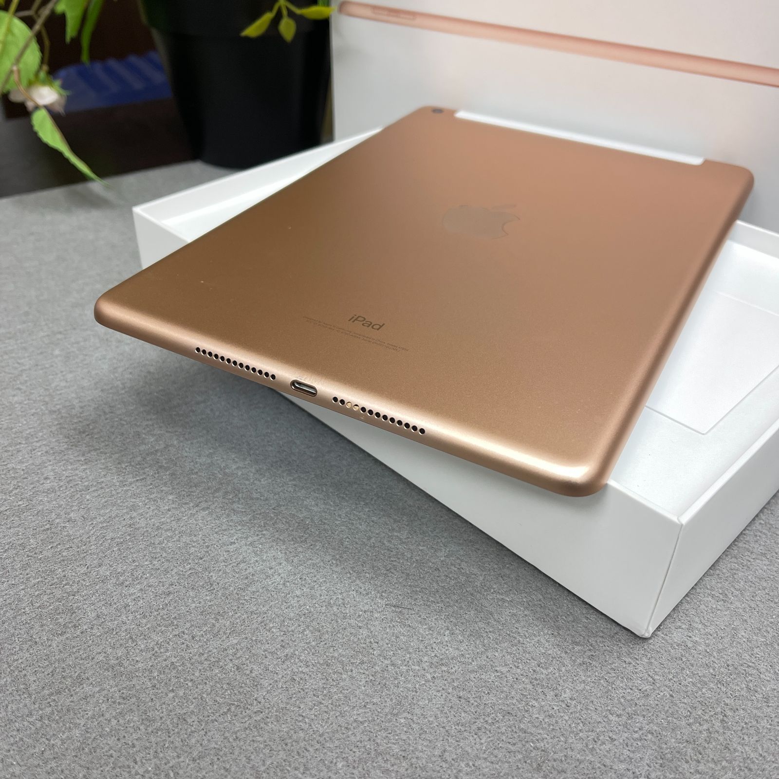  iPad 第6世代 2018 32 GB ゴールド Wi Fi Cellular モデル iPad本体 タブレット