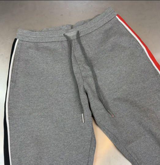 トム ブラウン トリコロール サイド ストライプ ジョガー パンツ グレー 0