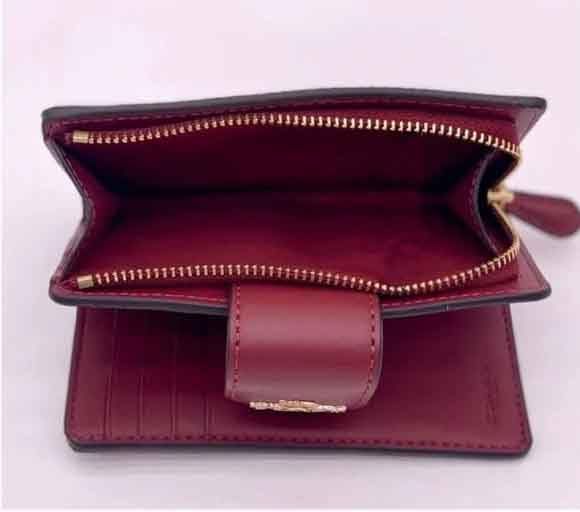 カーキ×クラレット