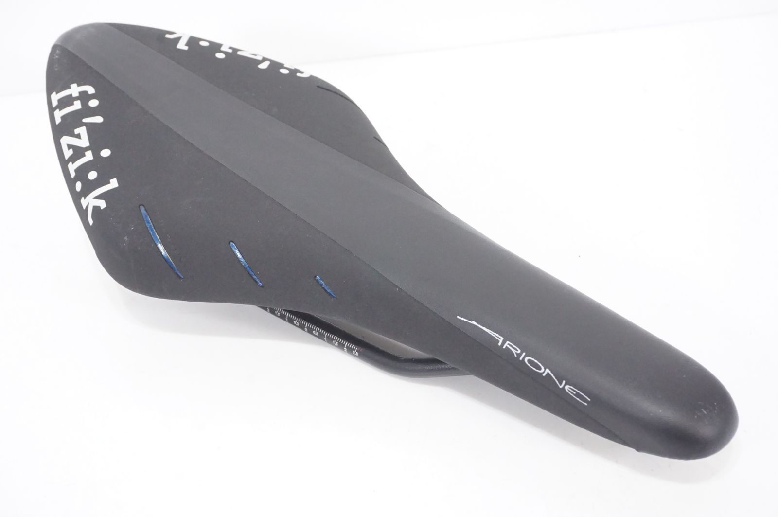 FIZIK 「フィジーク」 ARIONE R7 サドル / バイチャリAKIBA店 - メルカリ